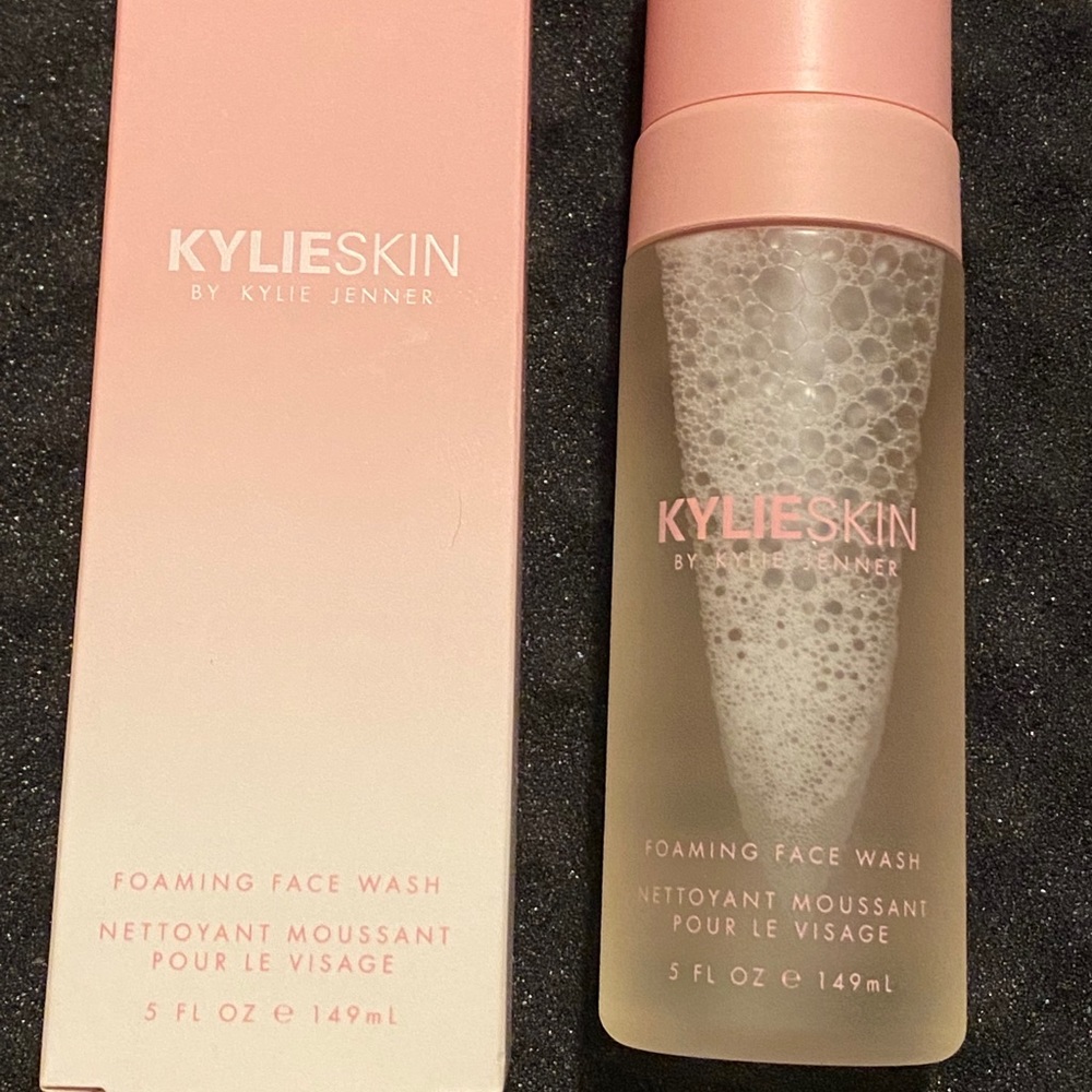 Kylie Jenner foaming